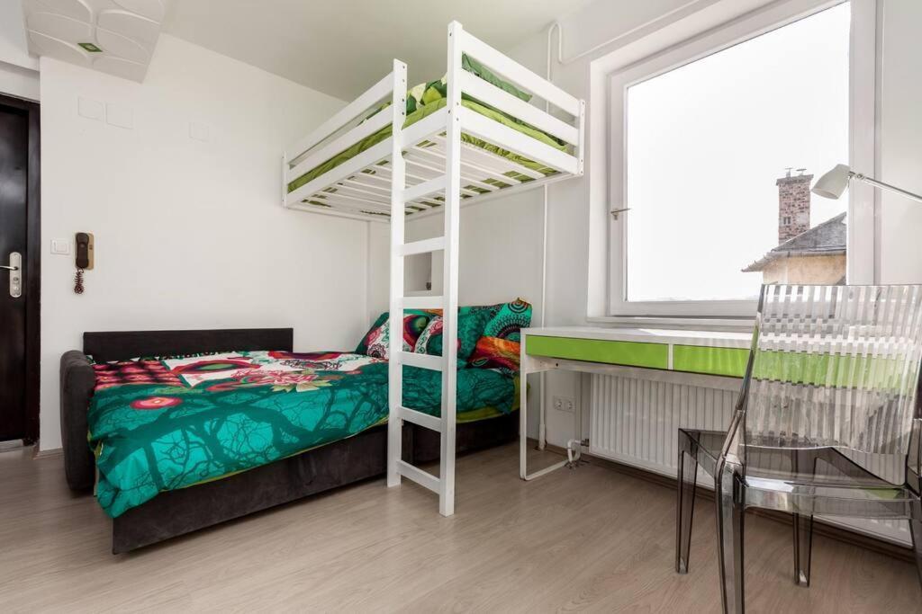 Apartment District 5 Studio Near Universities With Ac+view *
